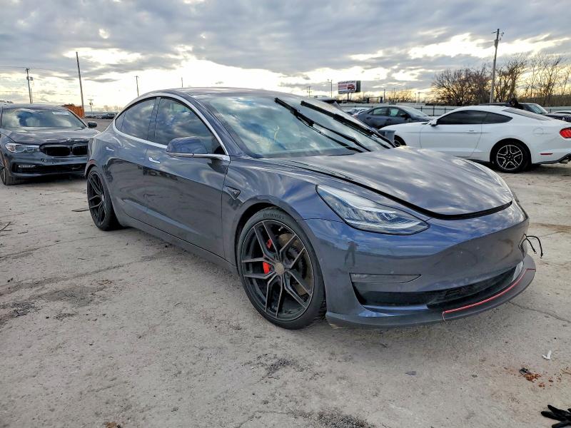 Фото 4 - TESLA MODEL 3