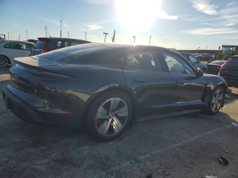 Фото 3 - PORSCHE TAYCAN