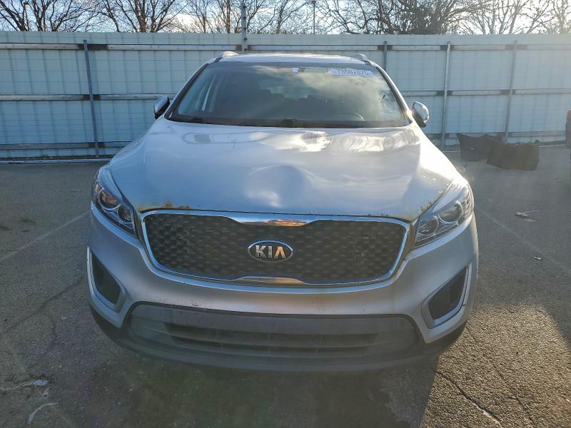 Фото 5 - KIA SORENTO