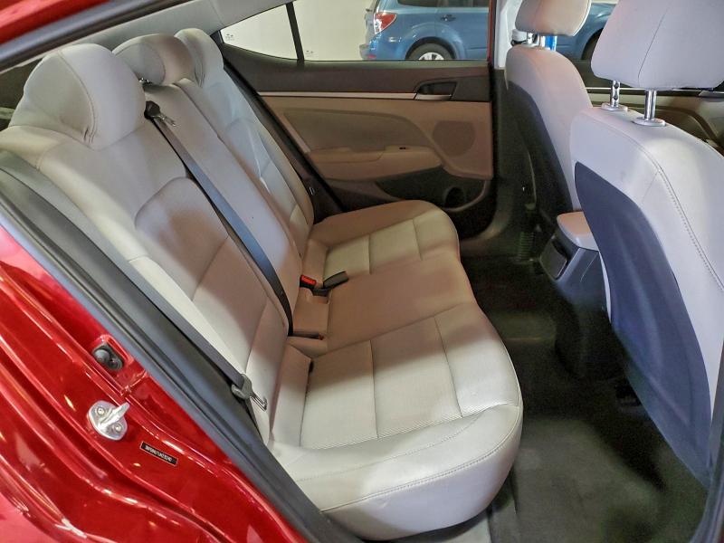 Фото 10 - HYUNDAI ELANTRA