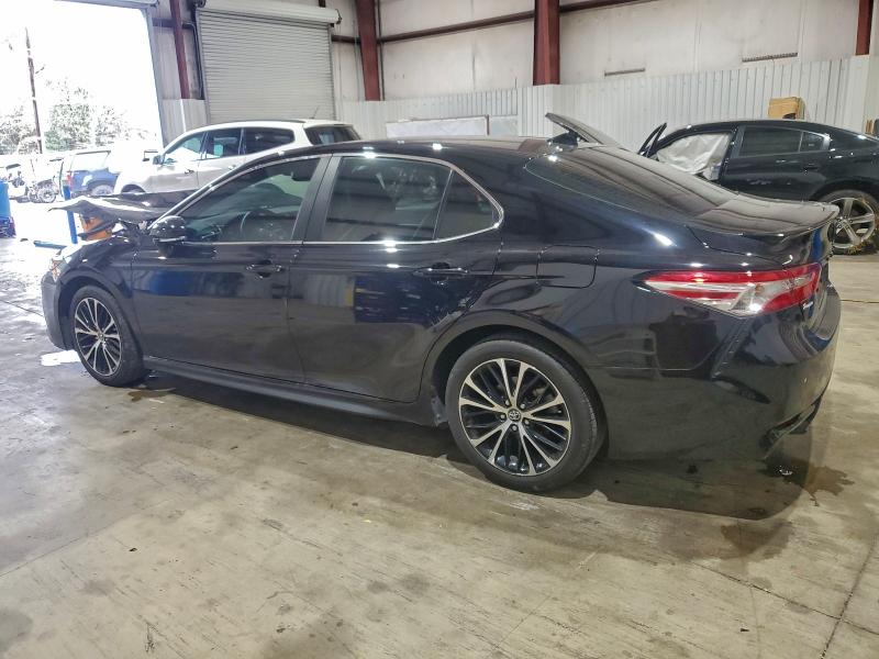 Фото 2 - TOYOTA CAMRY