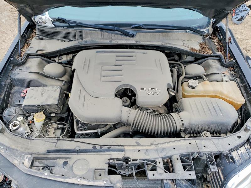 Фото 11 - CHRYSLER 300