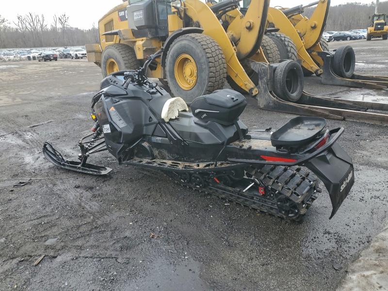 SKI-DOO SNOWMOBILE 2025