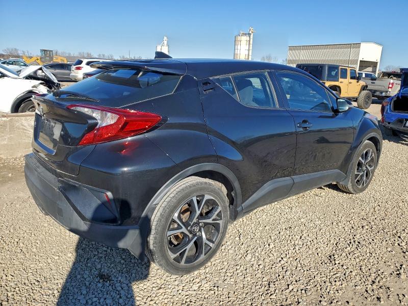 Фото 3 - TOYOTA C-HR