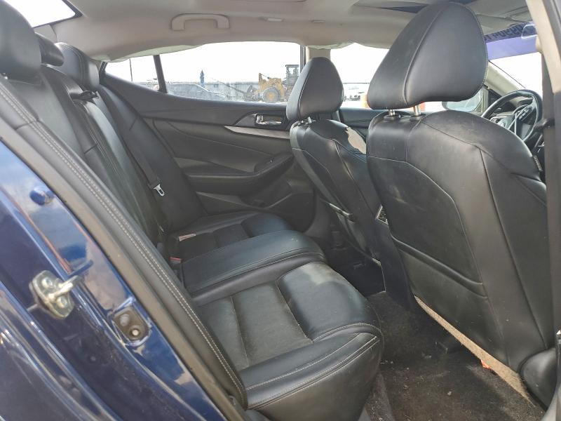 Фото 10 - NISSAN MAXIMA