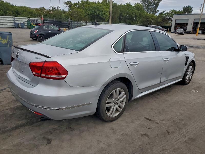 VOLKSWAGEN PASSAT 2015 VIN 1VWCV7A33FC081452