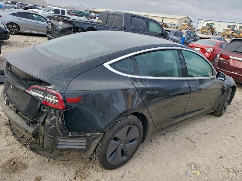 Фото 3 - TESLA MODEL 3