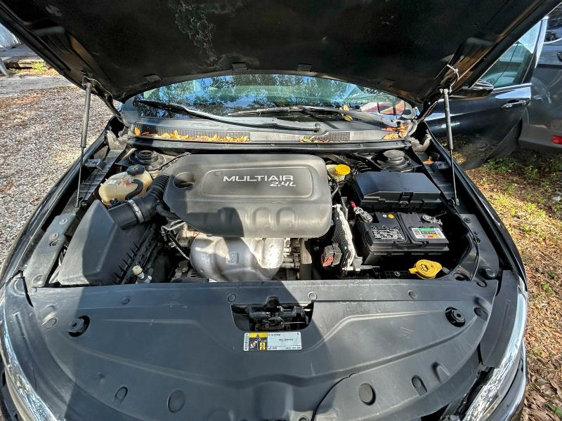 Фото 7 - CHRYSLER 200