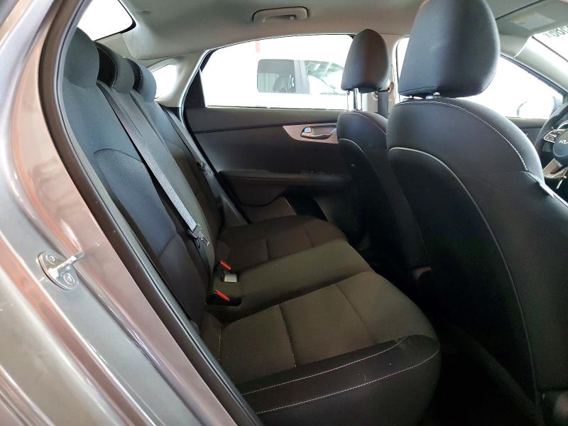 Фото 10 - KIA FORTE