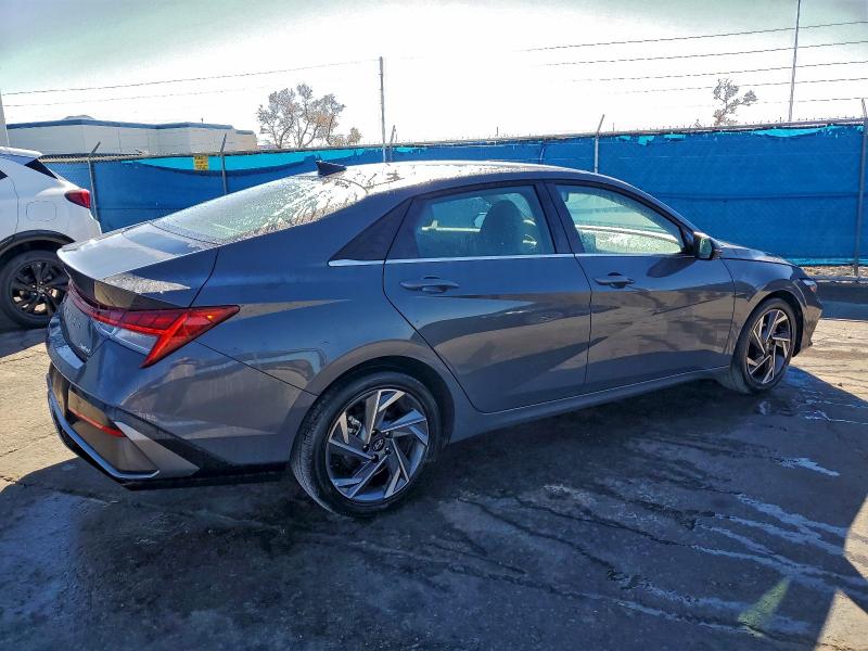 Фото 3 - HYUNDAI ELANTRA