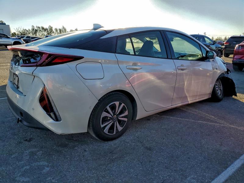 Фото 3 - TOYOTA PRIUS