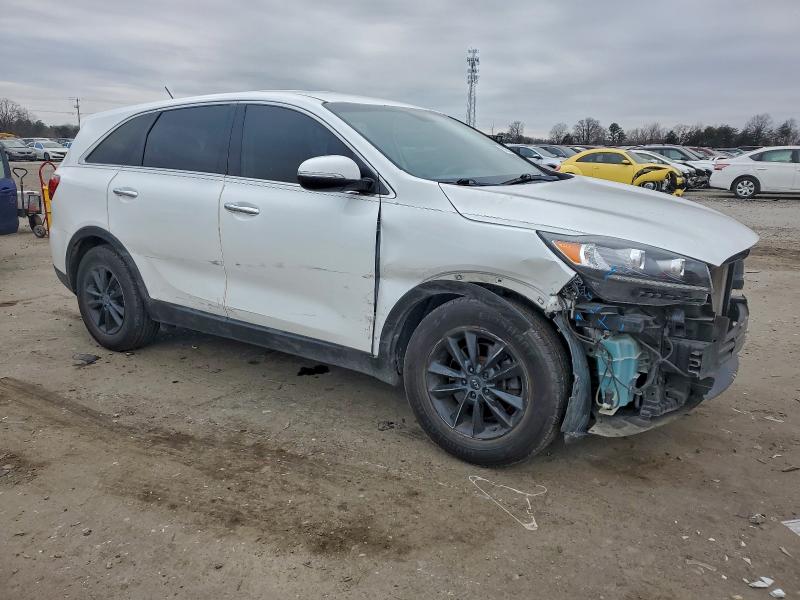 Фото 4 - KIA SORENTO