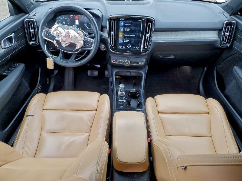 Фото 8 - VOLVO XC40