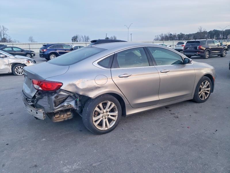 Фото 3 - CHRYSLER 200