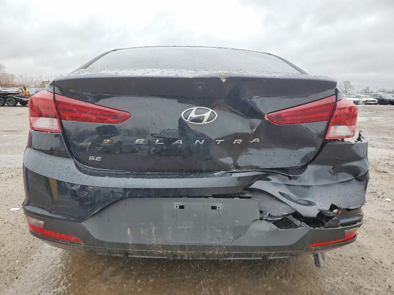 Фото 6 - HYUNDAI ELANTRA