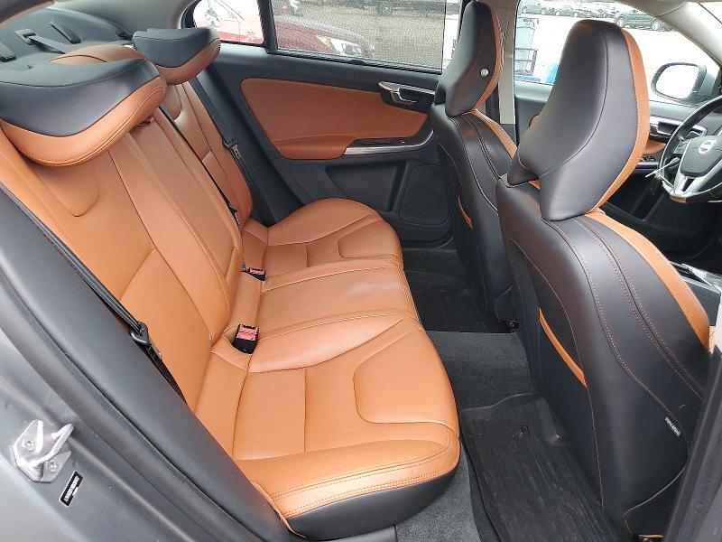 Фото 10 - VOLVO S60