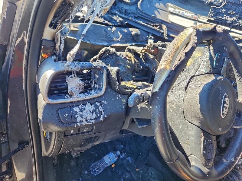 Фото 9 - KIA SORENTO