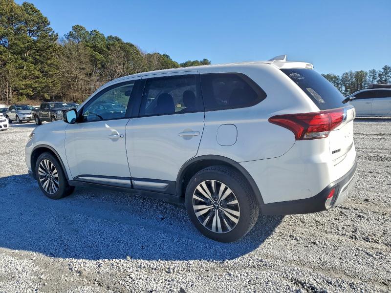 Фото 2 - MITSUBISHI OUTLANDER