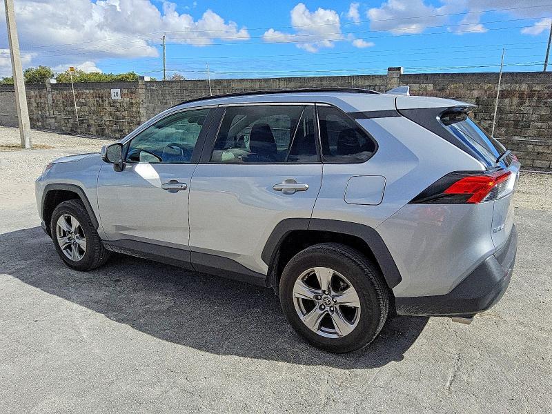 Фото 2 - TOYOTA RAV4