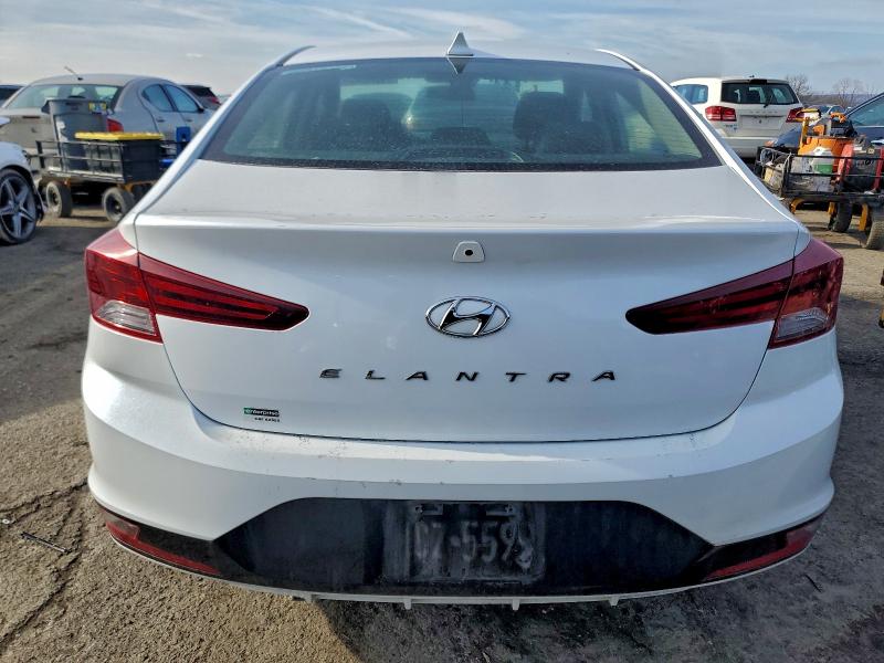 Фото 6 - HYUNDAI ELANTRA