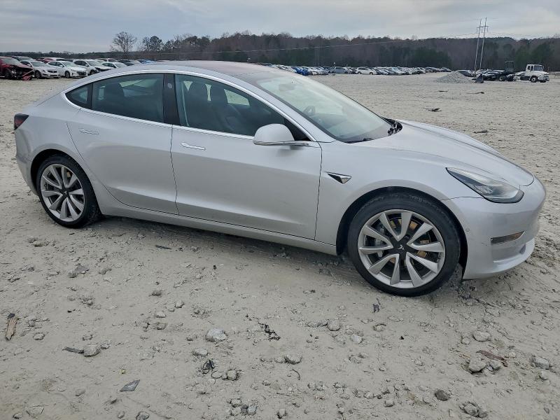 Фото 4 - TESLA MODEL 3