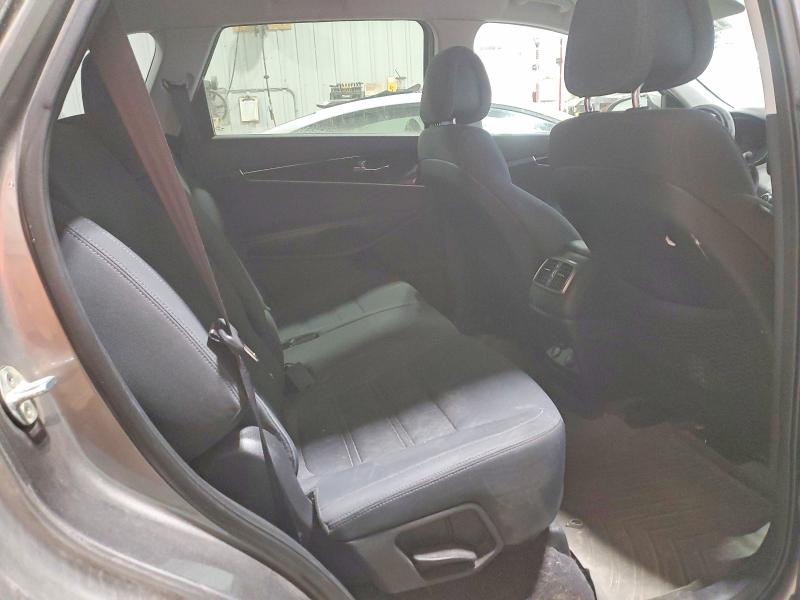 Фото 11 - KIA SORENTO