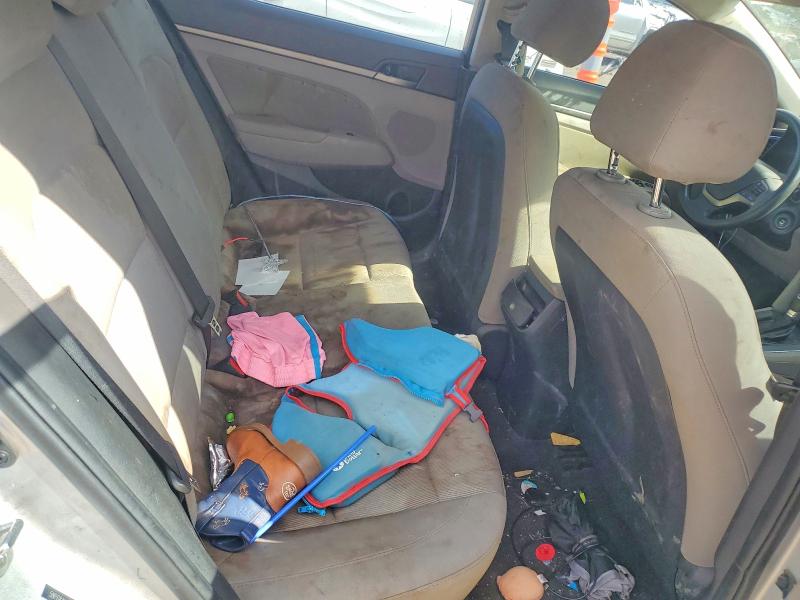 Фото 10 - HYUNDAI ELANTRA