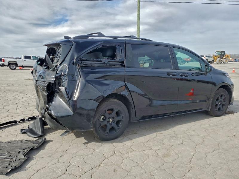 Фото 3 - TOYOTA SIENNA