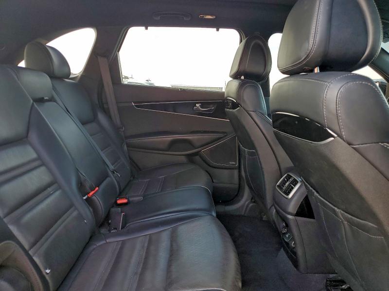 Фото 11 - KIA SORENTO