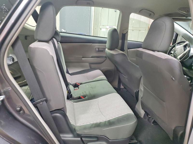 Фото 10 - TOYOTA PRIUS