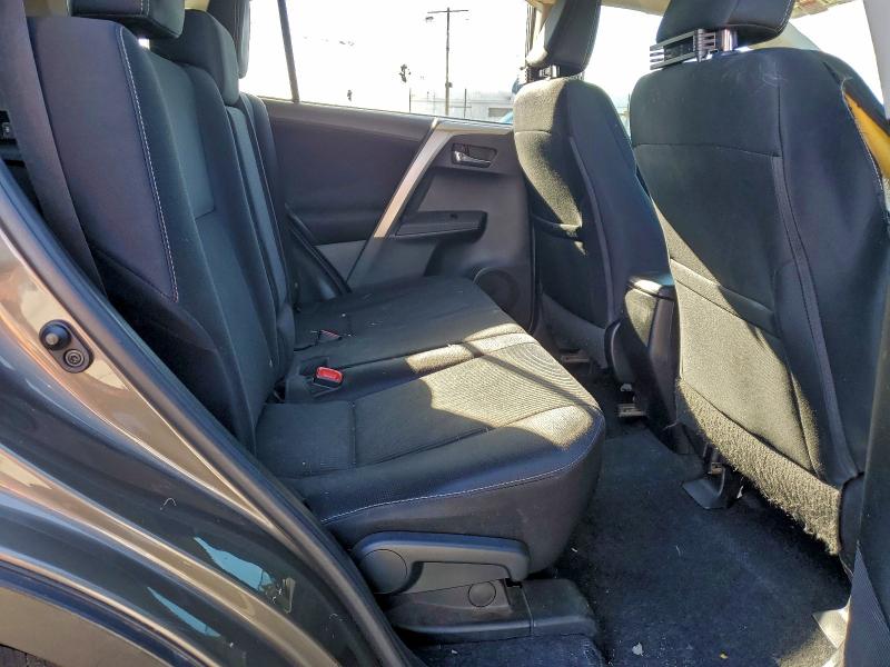 Фото 11 - TOYOTA RAV4