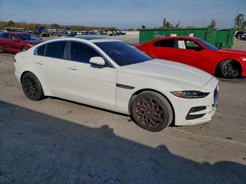 Фото 4 - JAGUAR XE