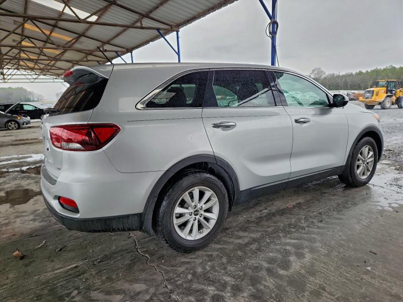 Фото 3 - KIA SORENTO