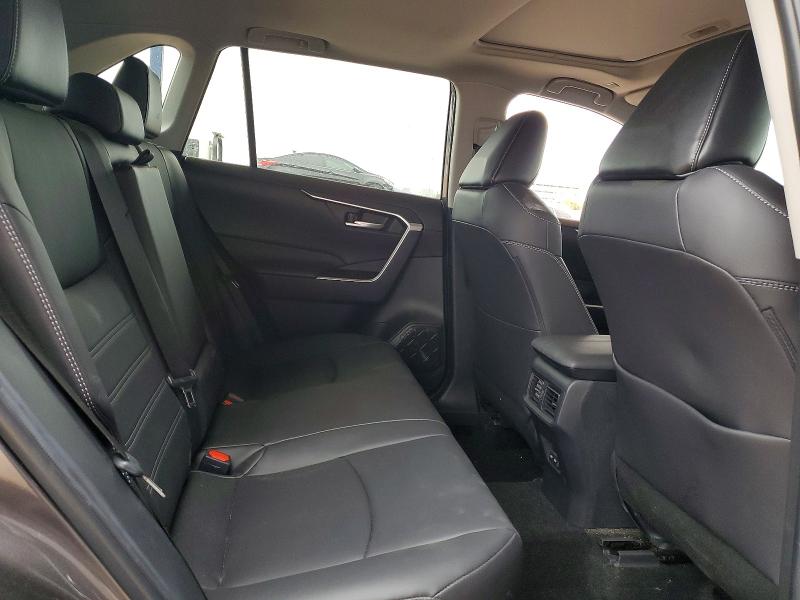 Фото 10 - TOYOTA RAV4