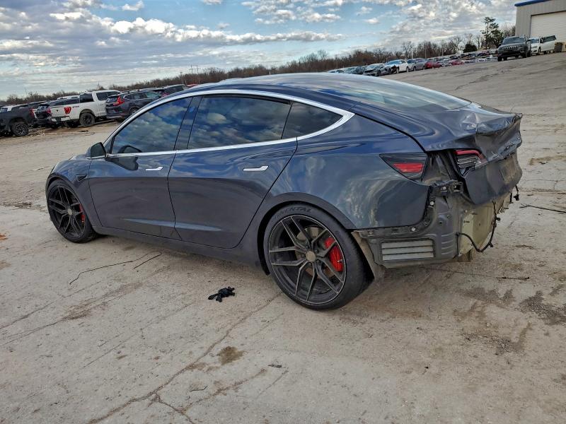 Фото 2 - TESLA MODEL 3