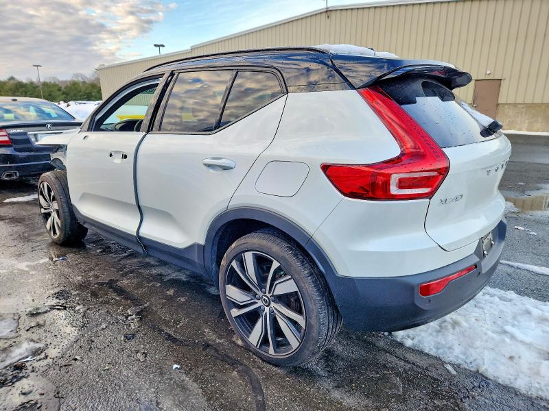 Фото 2 - VOLVO XC40