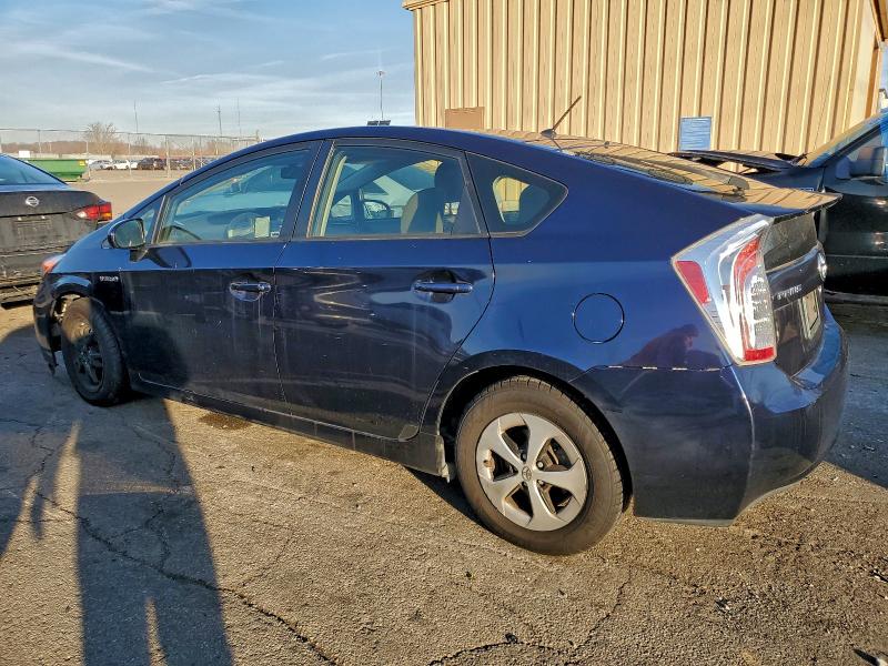 Фото 2 - TOYOTA PRIUS