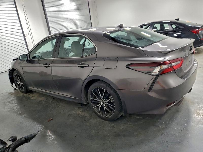 Фото 2 - TOYOTA CAMRY