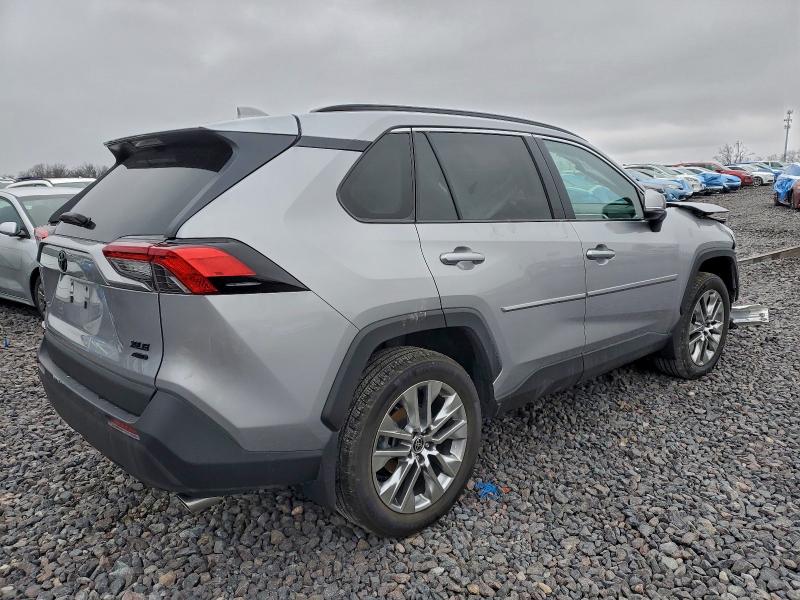 Фото 3 - TOYOTA RAV4