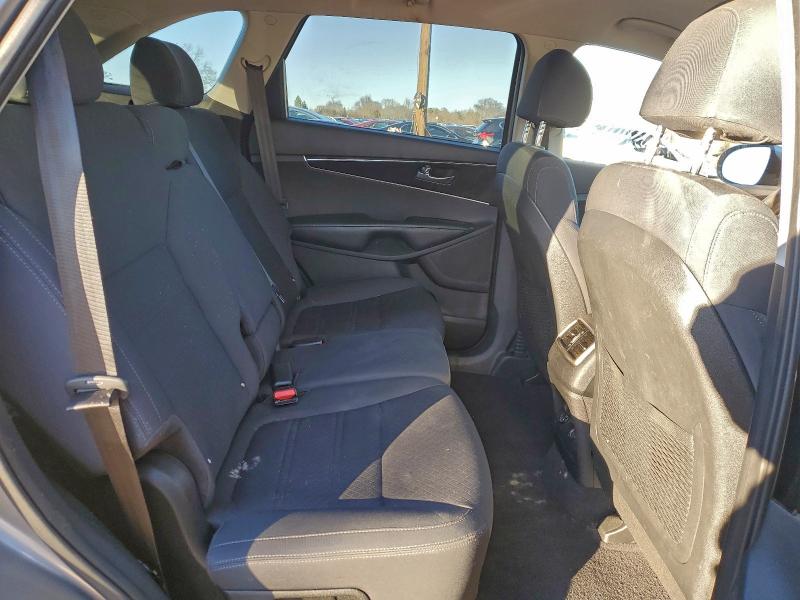 Фото 11 - KIA SORENTO