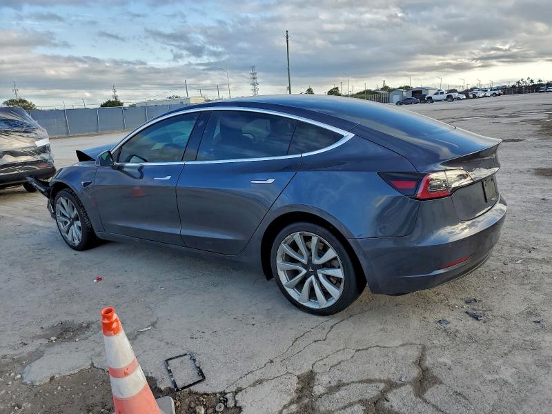 Фото 2 - TESLA MODEL 3