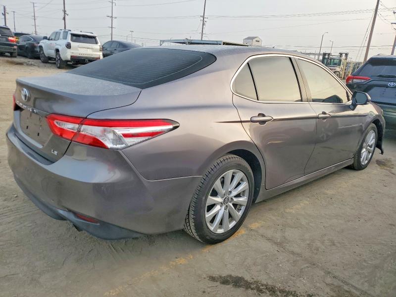 Фото 3 - TOYOTA CAMRY