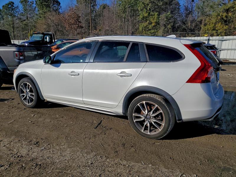 VOLVO V60 2015 VIN YV4612HK5F1001590