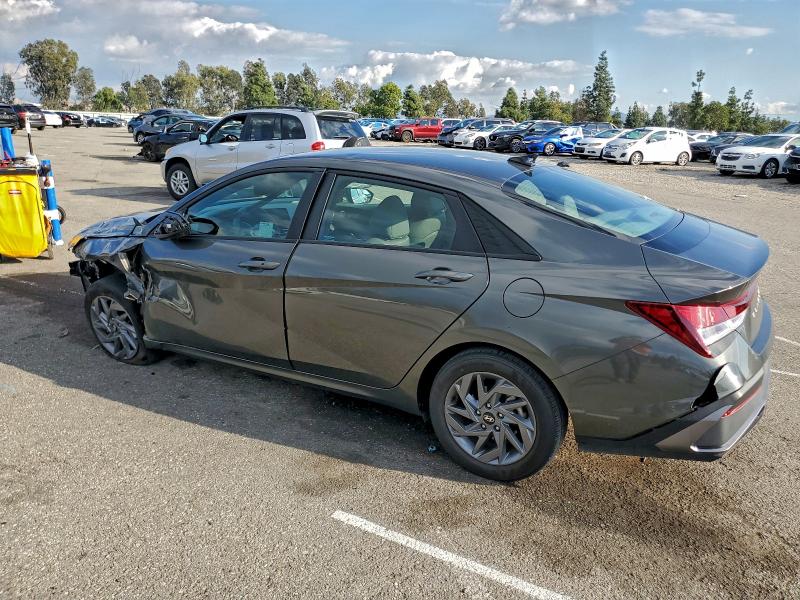 Фото 2 - HYUNDAI ELANTRA