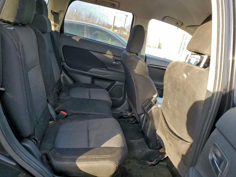 Фото 11 - MITSUBISHI OUTLANDER