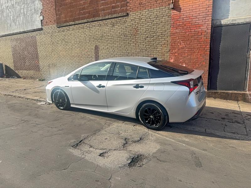 Фото 3 - TOYOTA PRIUS