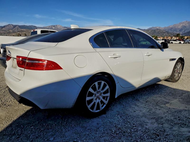 Фото 3 - JAGUAR XE