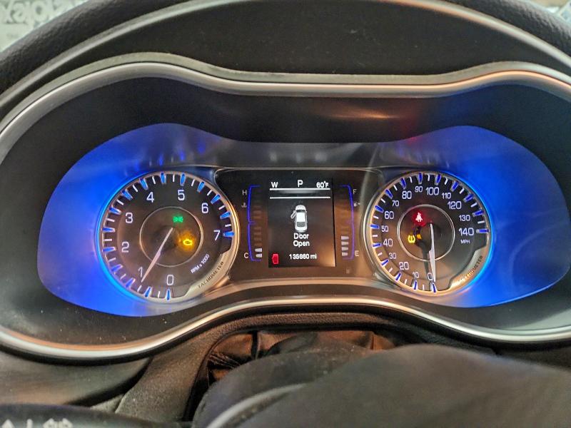 Фото 9 - CHRYSLER 200