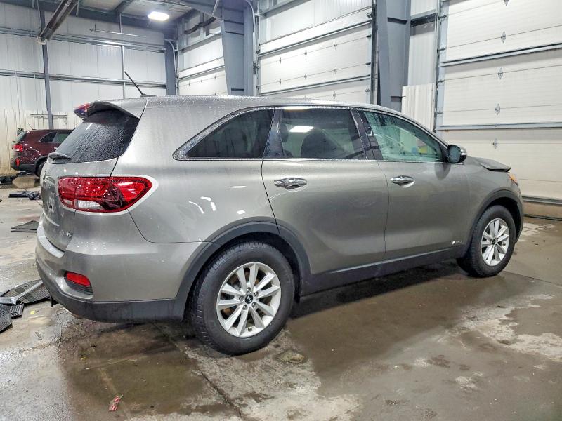 Фото 3 - KIA SORENTO