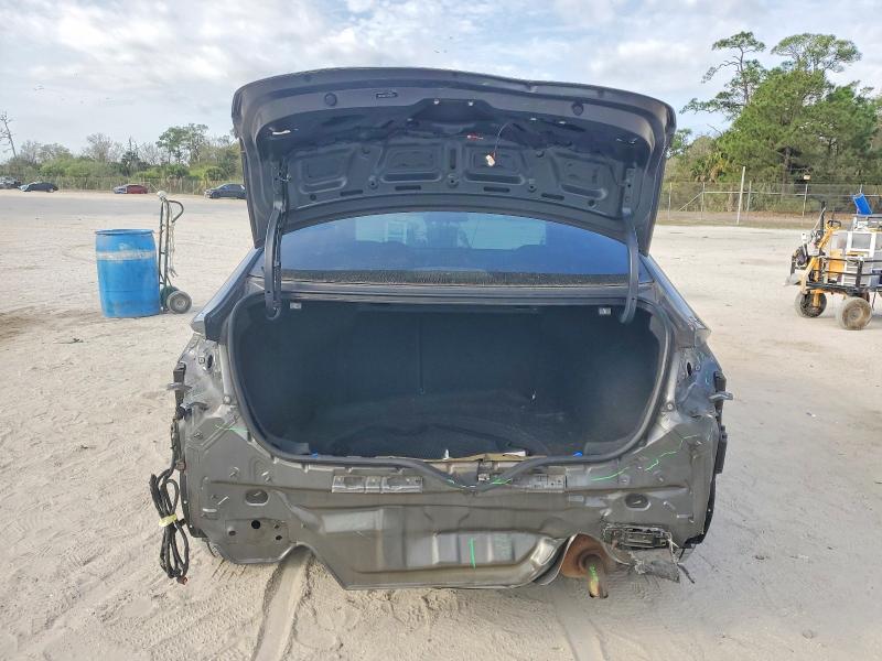 Фото 6 - HYUNDAI ELANTRA